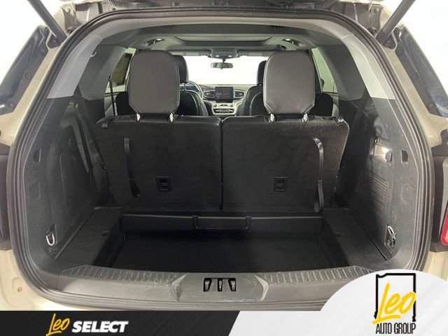 Used 2023 Ford Explorer XLT w/ Equipment Group 202A AWD/4WD image 18