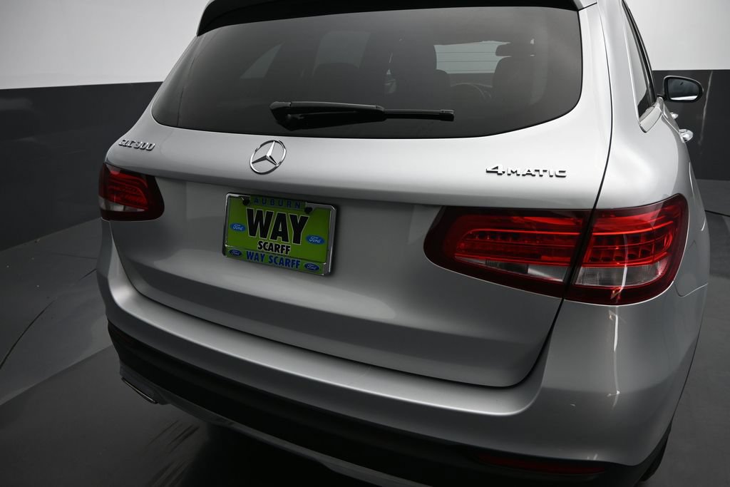 Used 2017 Mercedes-Benz GLC 300 4MATIC image 2
