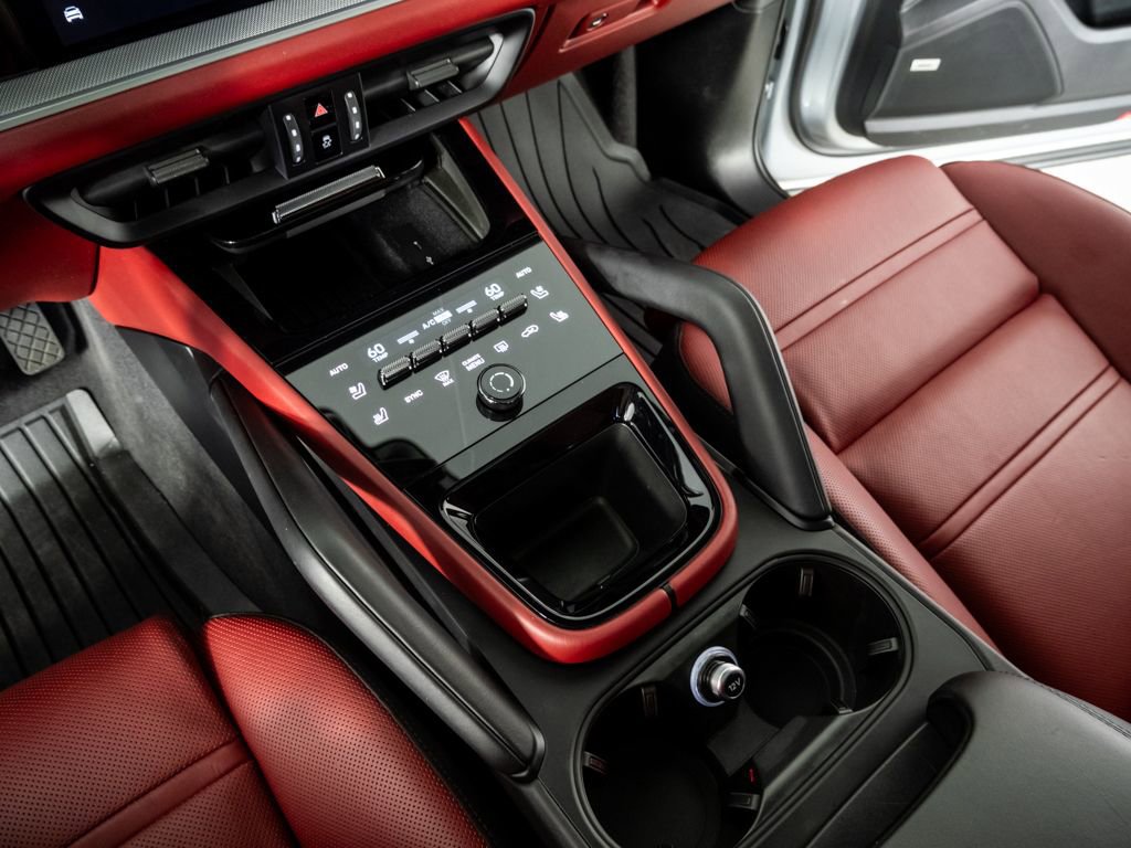 Certified 2024 Porsche Cayenne Coupe AWD/4WD image 18