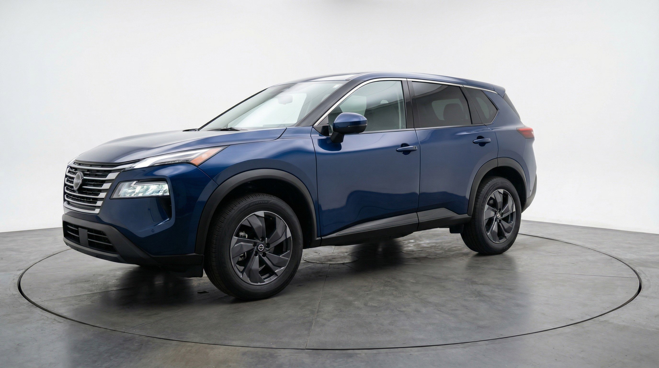 Used 2025 Nissan Rogue SV image 3
