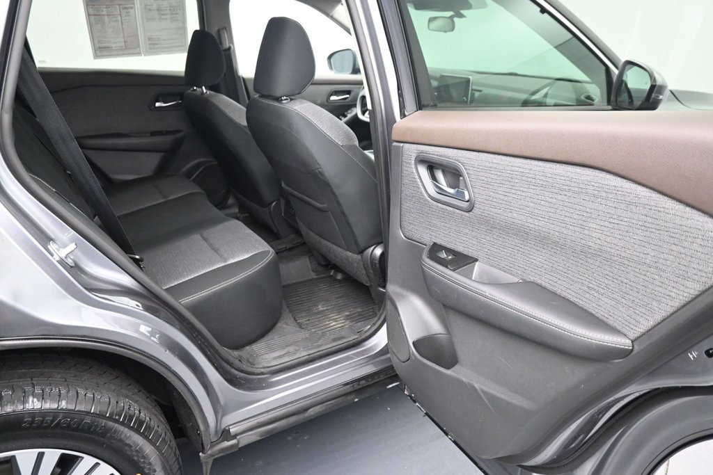 Used 2023 Nissan Rogue SV AWD/4WD image 11