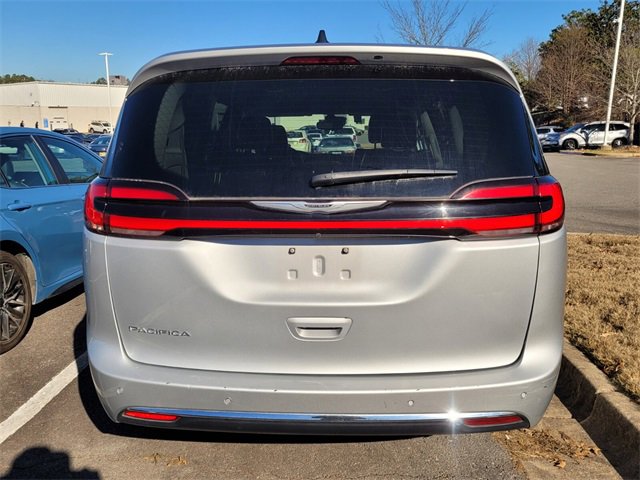 Used 2023 Chrysler Pacifica Touring-L image 4