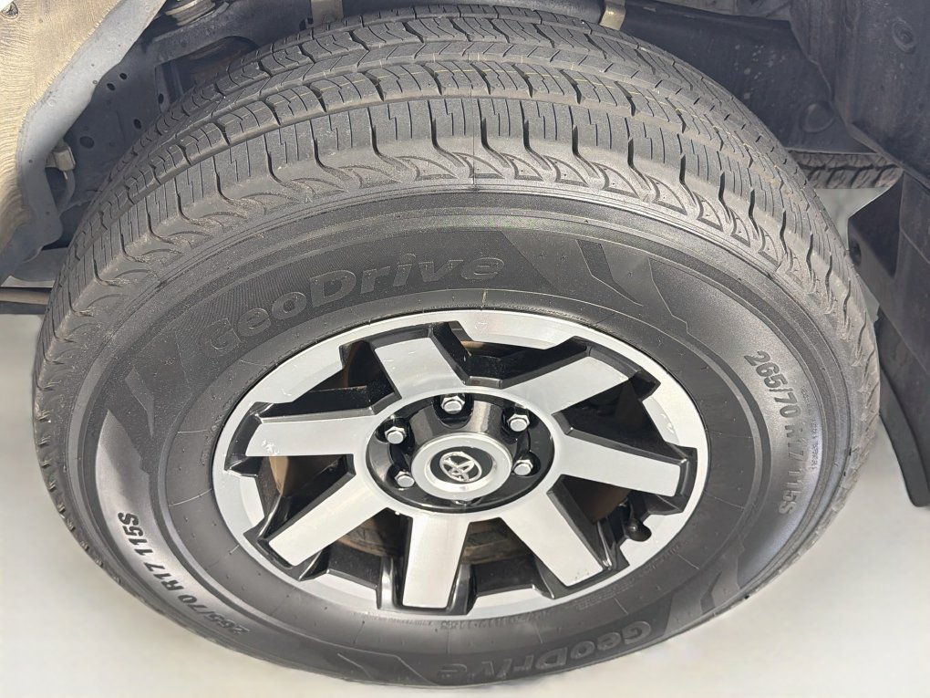 Used 2023 Toyota 4Runner TRD Off-Road Premium w/ Moonroof Package AWD/4WD image 32
