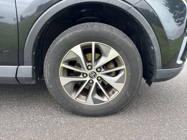 Used 2016 Toyota RAV4 XLE AWD/4WD image 11