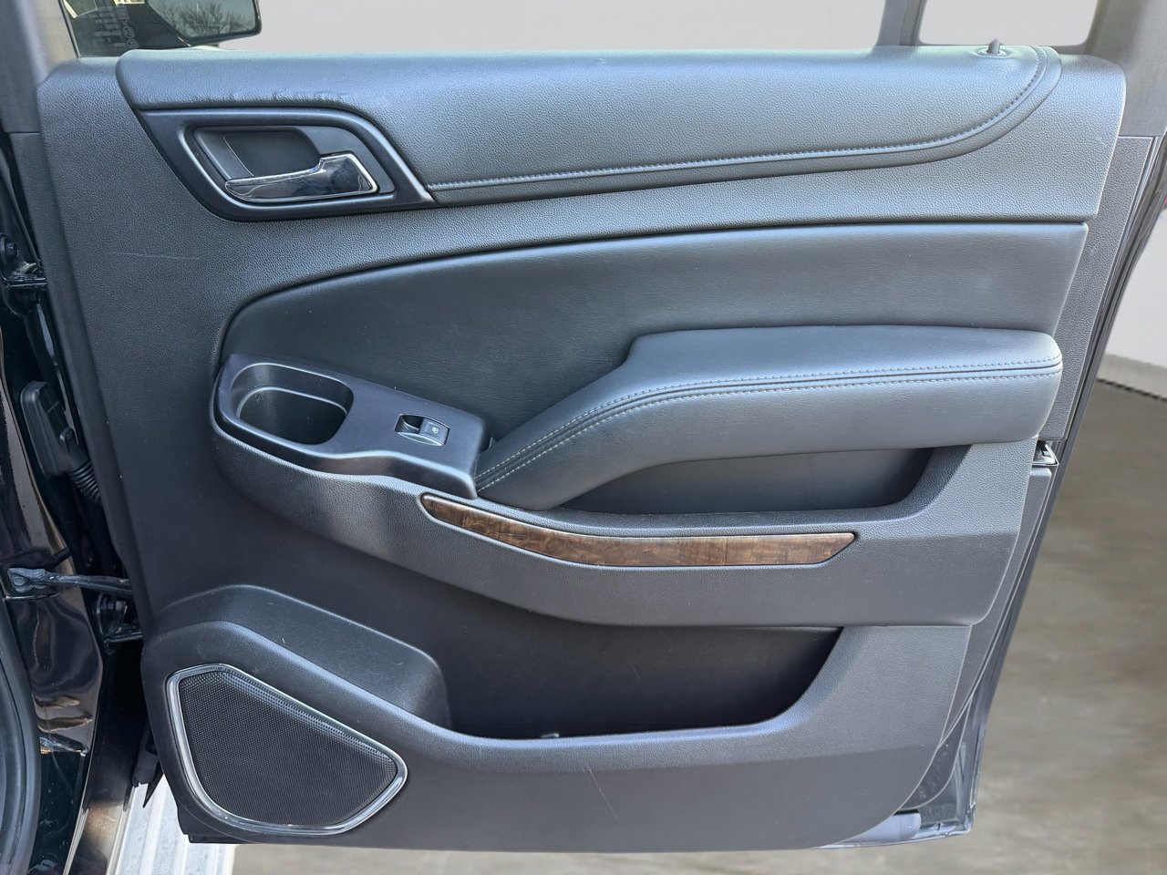 Used 2016 Chevrolet Suburban LT RWD image 28