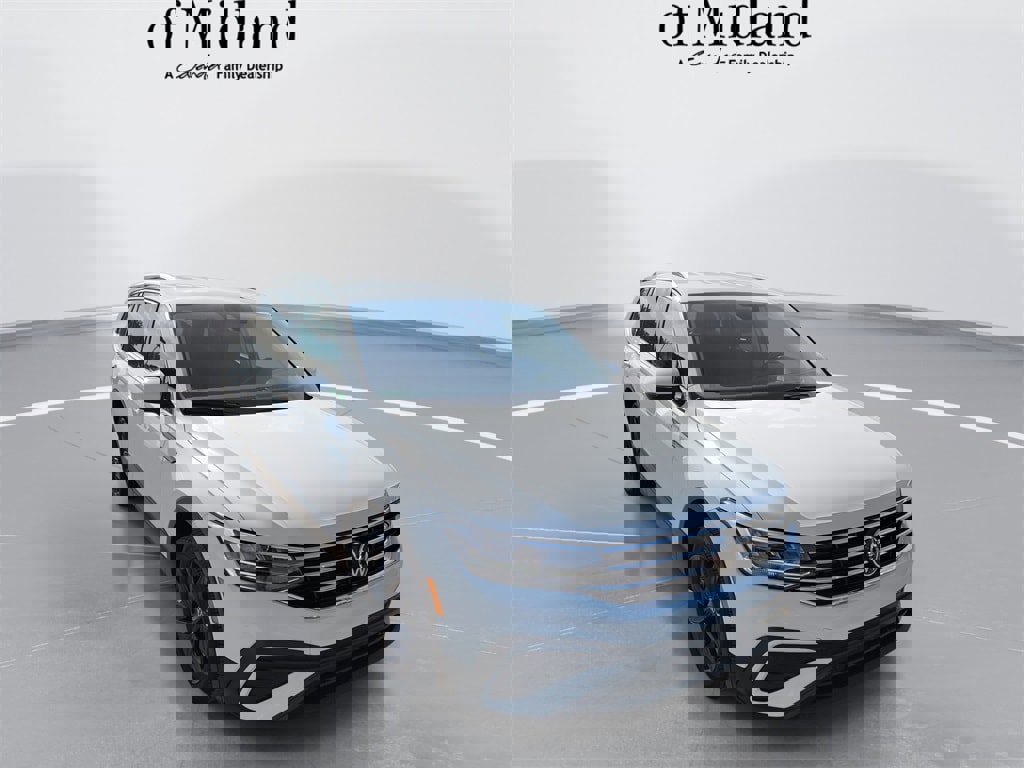 Used 2024 Volkswagen Tiguan SE image 1