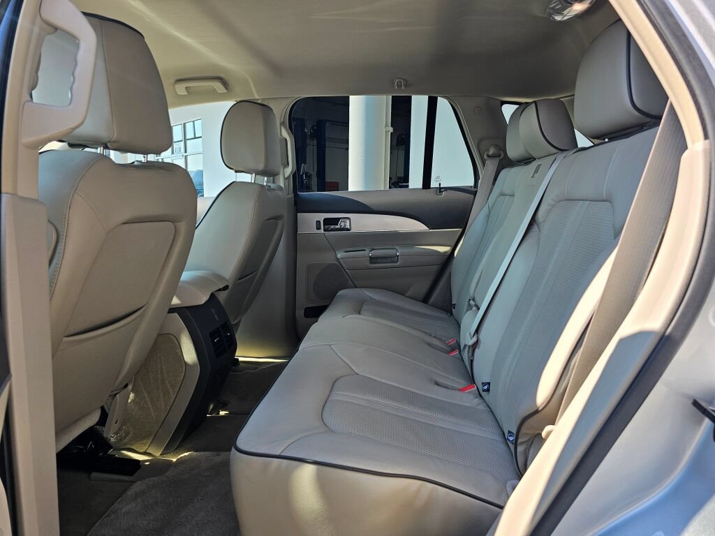 Used 2013 Lincoln MKX FWD image 16