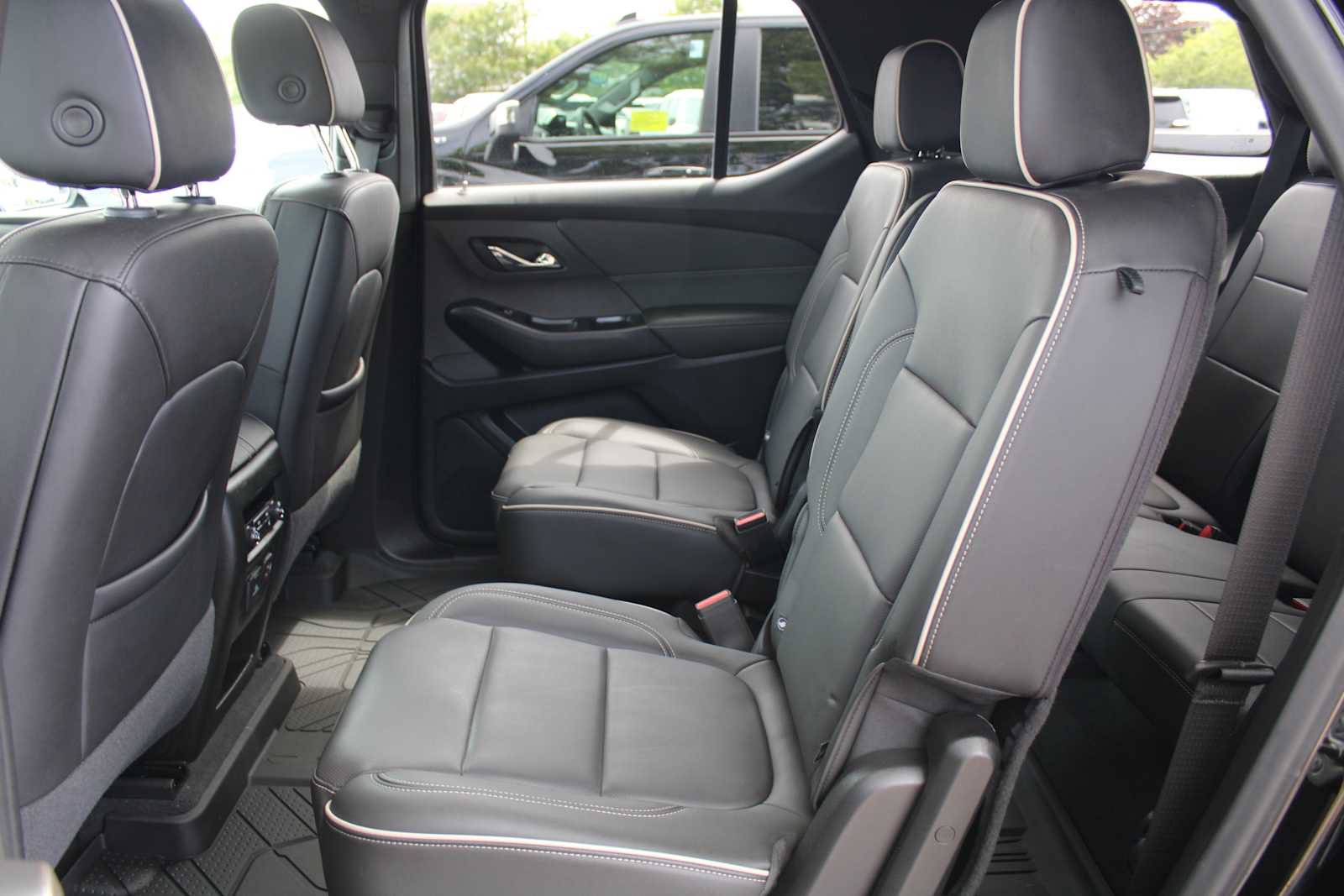 Certified 2024 Chevrolet Traverse Premier w/ Redline Edition AWD/4WD image 13