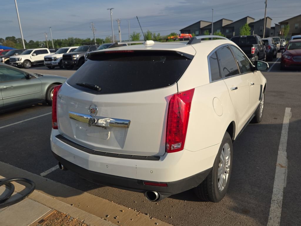 Used 2016 Cadillac SRX Luxury FWD image 3