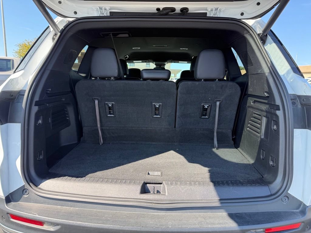 Used 2025 Buick Enclave Preferred AWD/4WD image 17