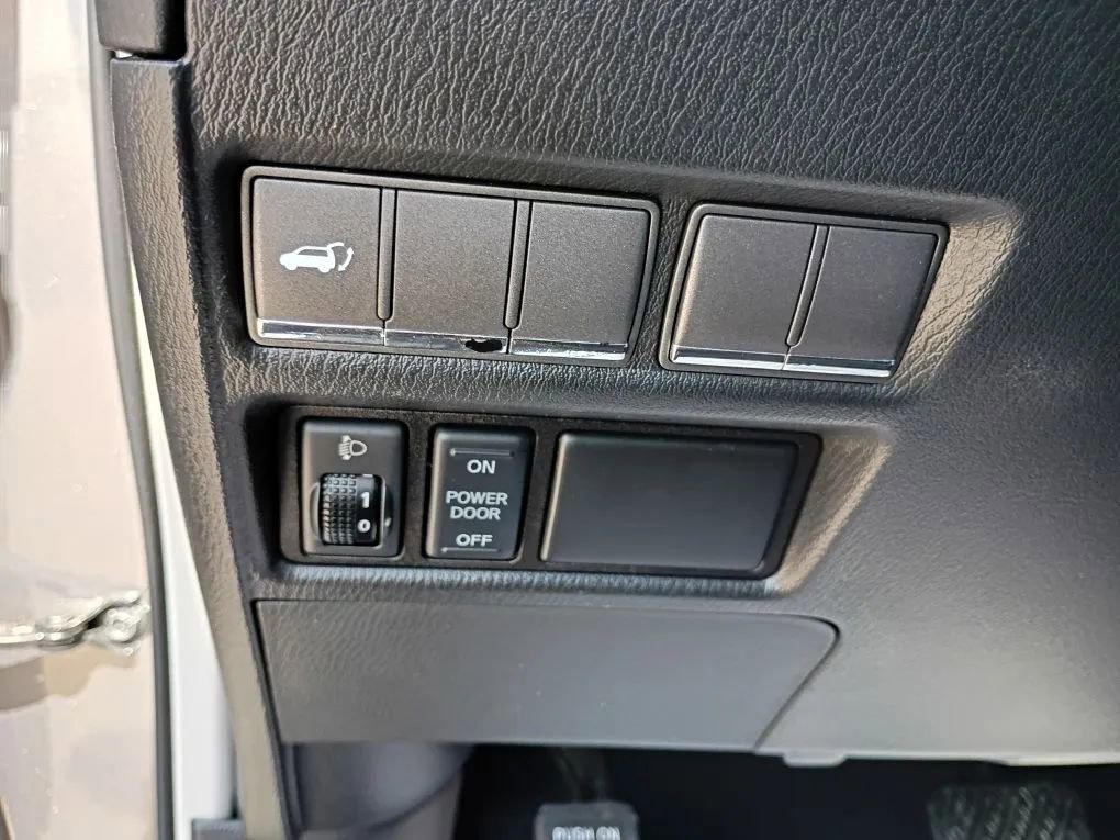Used 2014 INFINITI QX80 4WD w/ Theater Package image 18