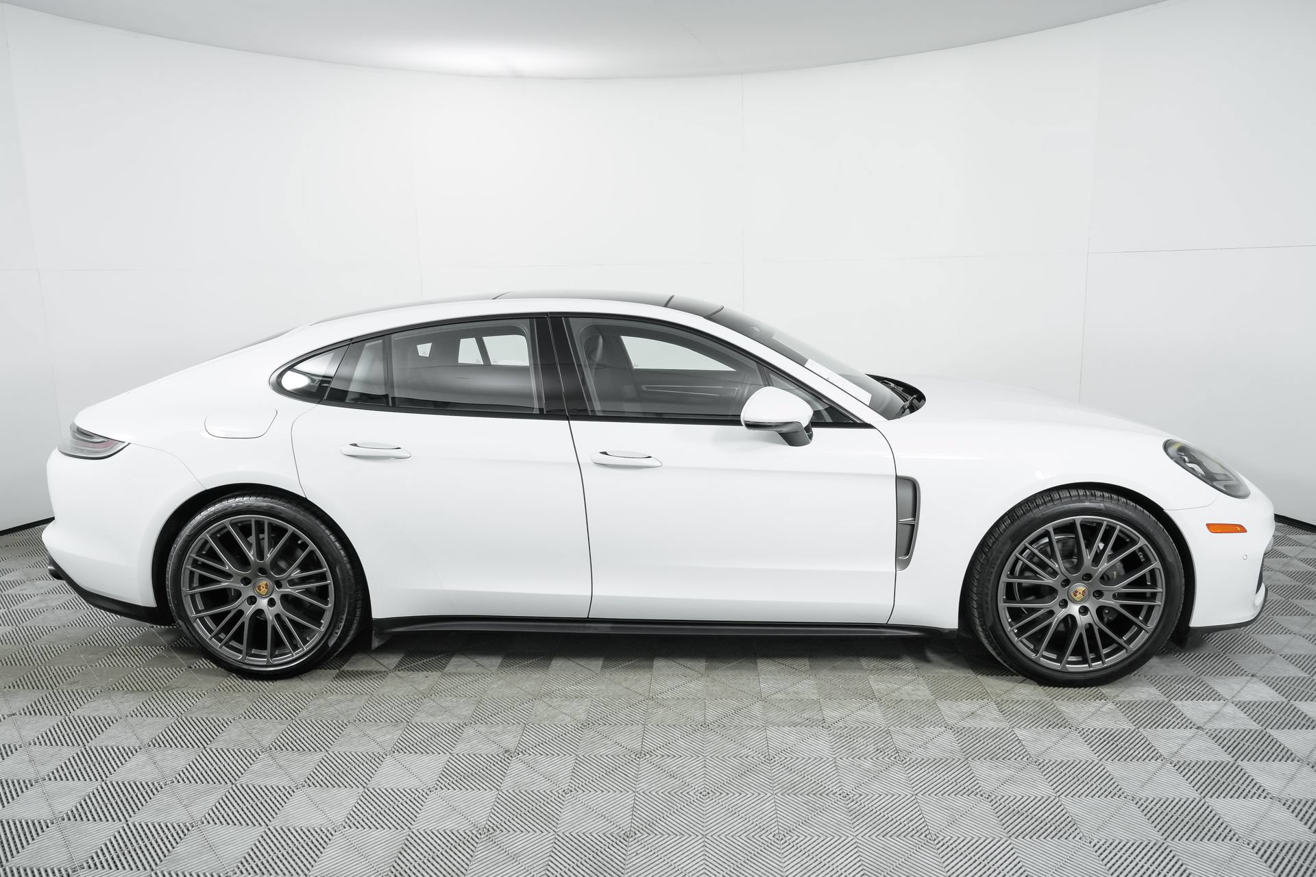 Used 2023 Porsche Panamera Platinum Edition RWD image 81