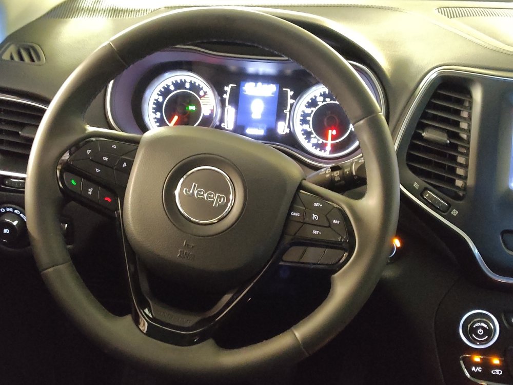 Used 2020 Jeep Cherokee Latitude Plus FWD image 22