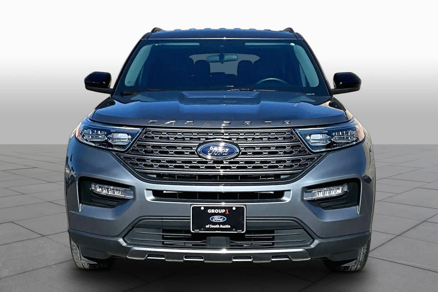 Used 2023 Ford Explorer XLT w/ Equipment Group 202A RWD image 4