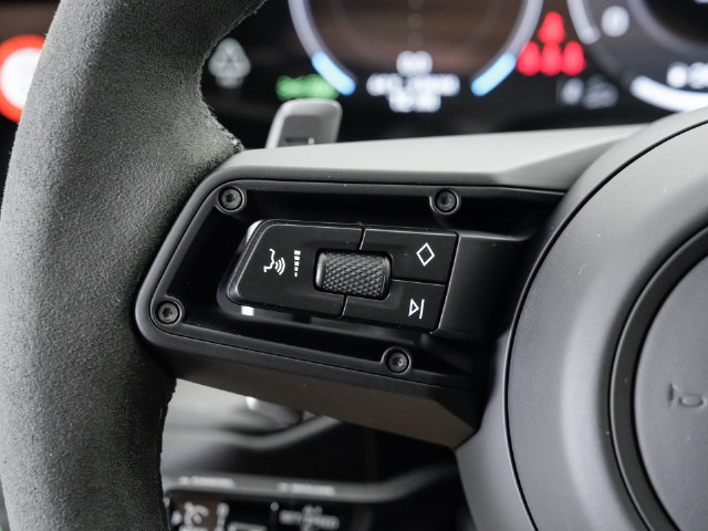 Certified 2025 Porsche Cayenne GTS AWD/4WD image 11