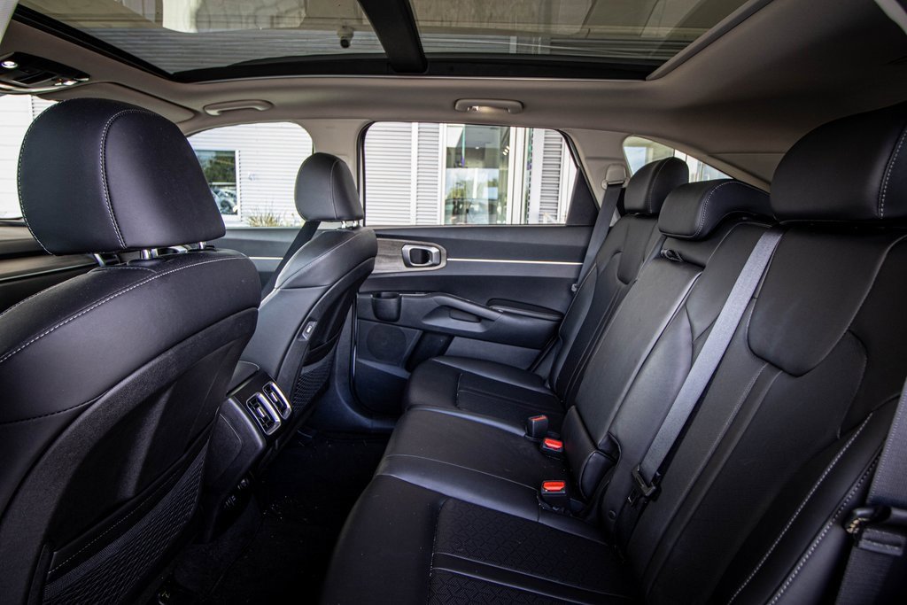 Used 2023 Kia Sorento S w/ Panoramic Sunroof Package image 43