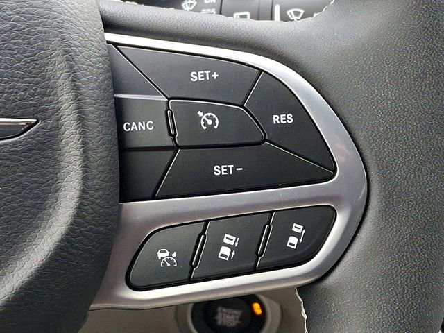 Used 2023 Chrysler Pacifica Touring-L FWD image 20