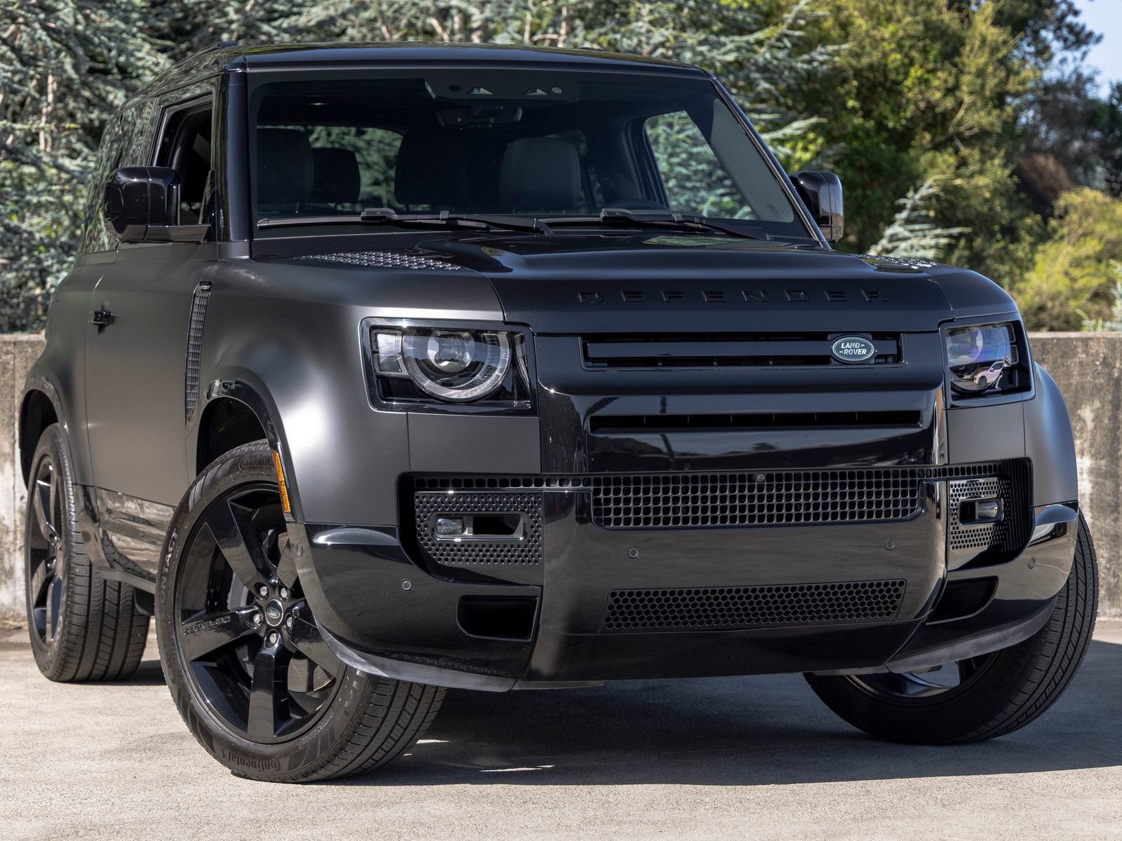 Used 2025 Land Rover Defender 90 X-Dynamic SE AWD/4WD image 6