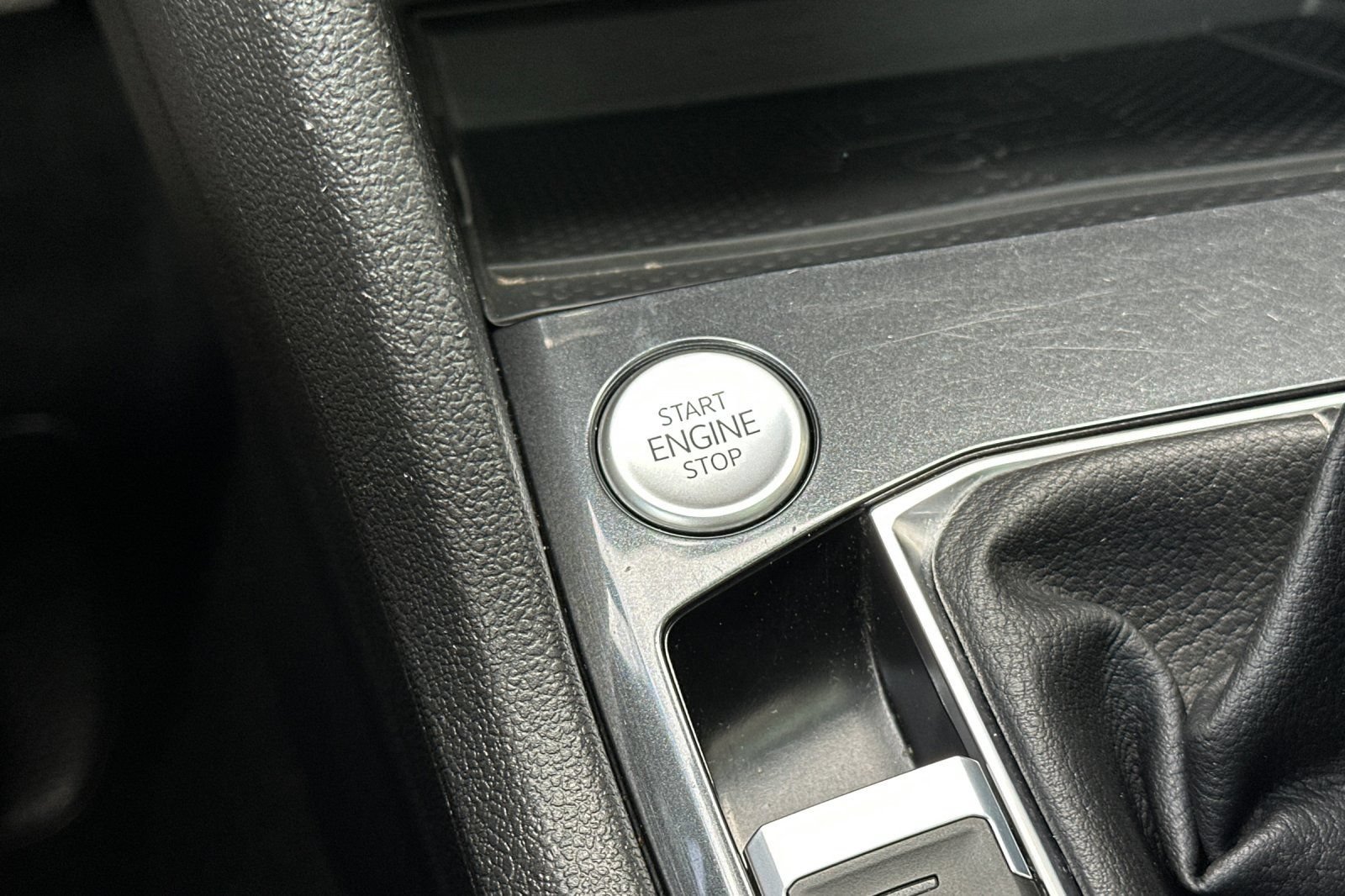 Used 2023 Volkswagen Tiguan SE w/ Panoramic Sunroof Package FWD image 23