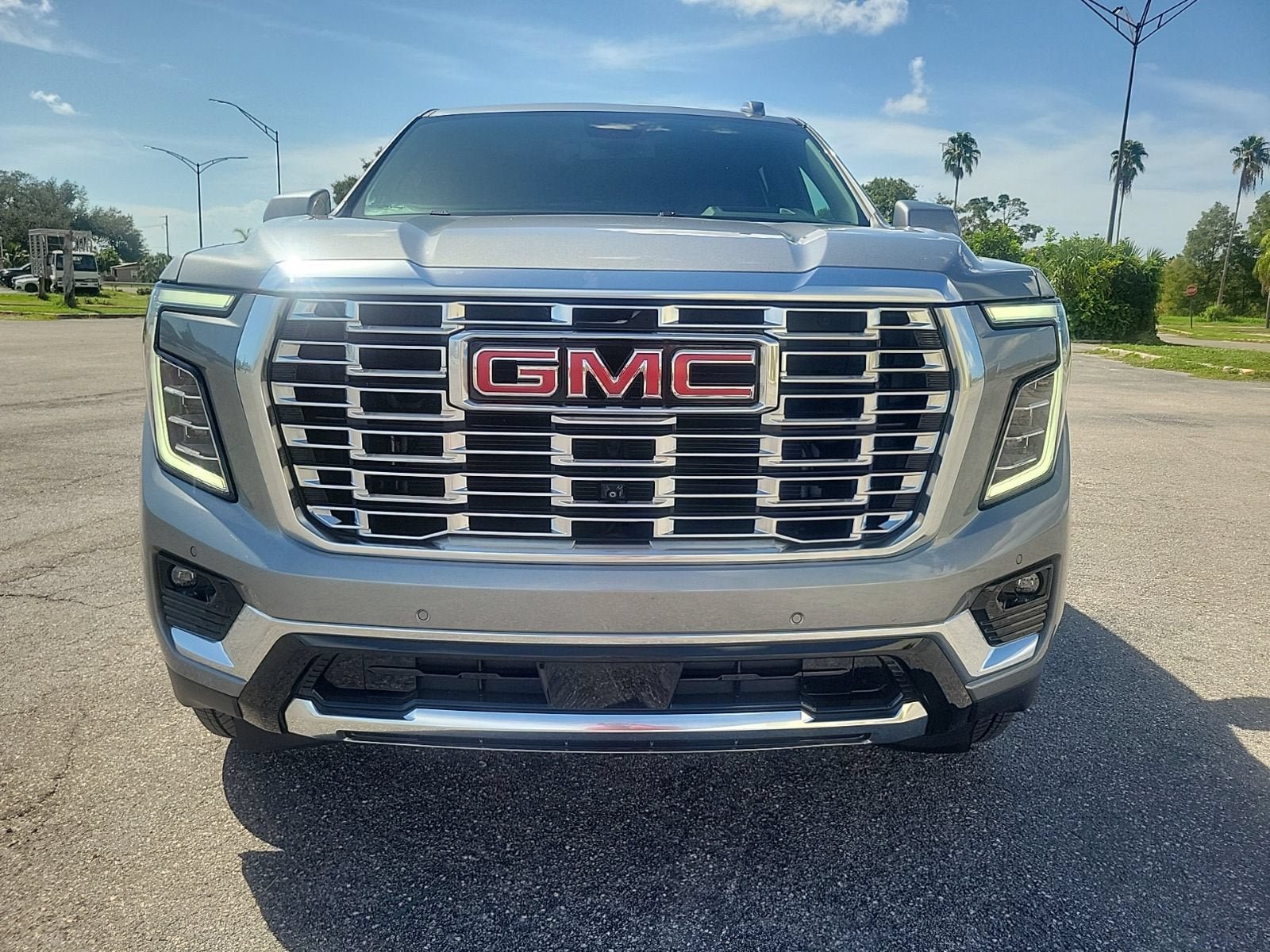 Used 2025 GMC Yukon Denali AWD/4WD image 5