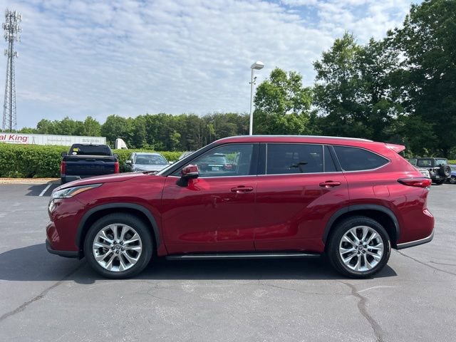 Used 2022 Toyota Highlander Limited FWD image 12