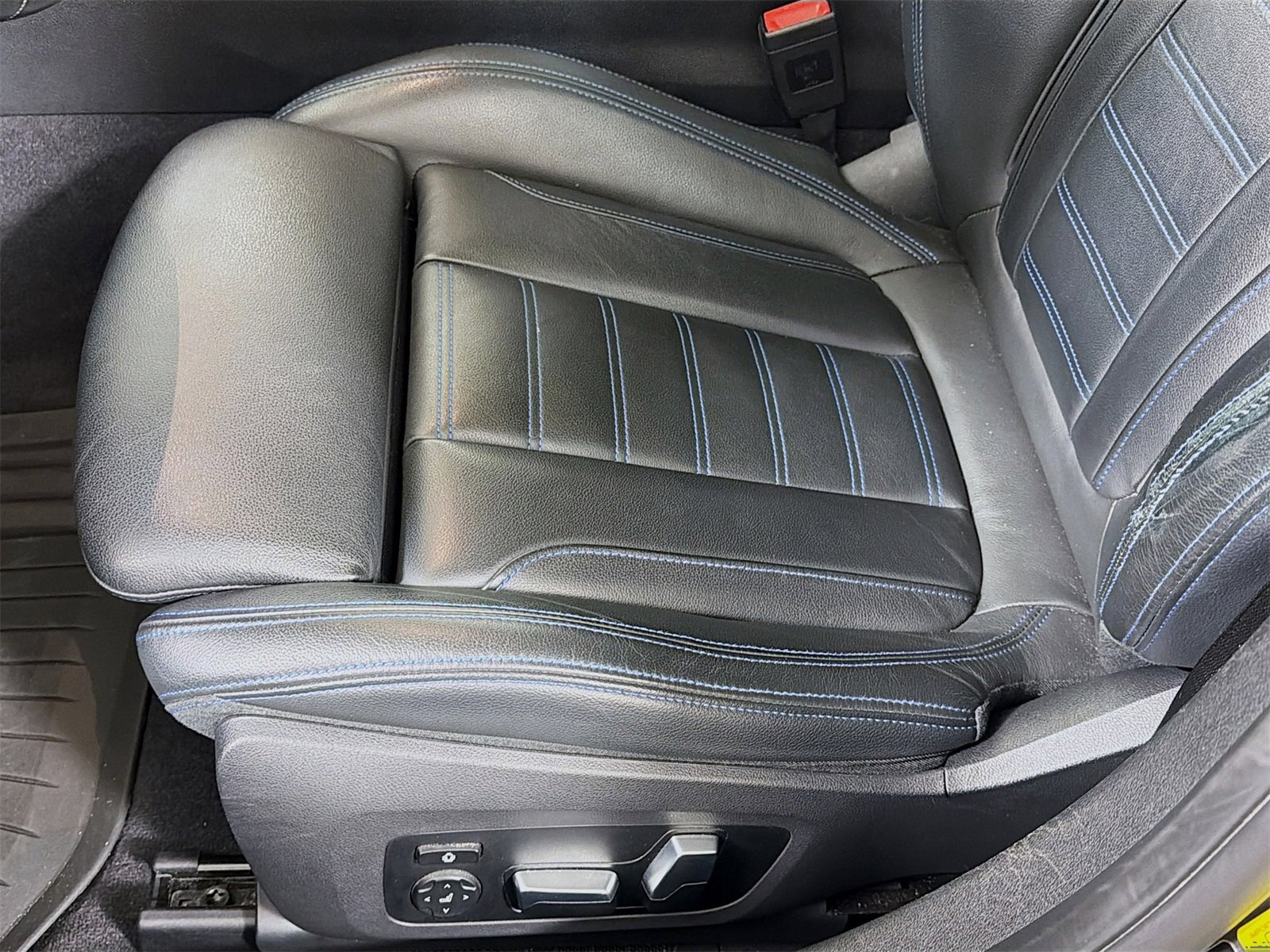 Used 2019 BMW 330i xDrive Sedan w/ M Sport Package image 23