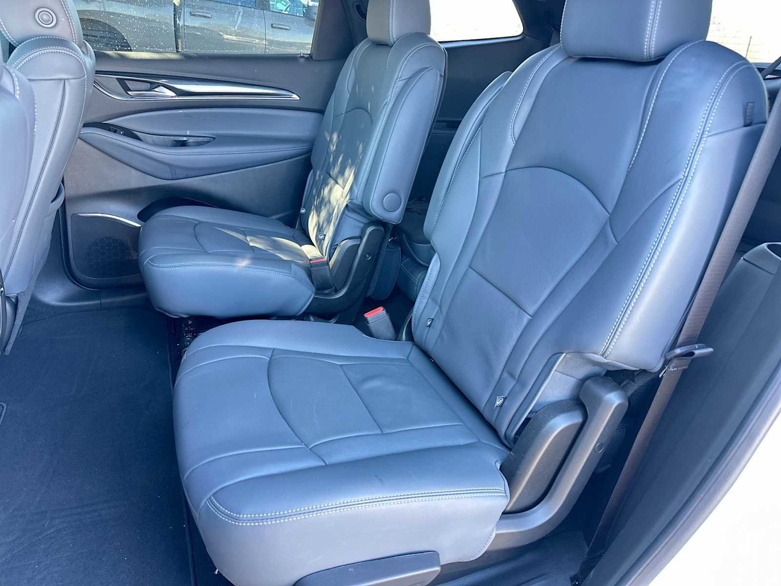 Used 2024 Buick Enclave Essence image 23