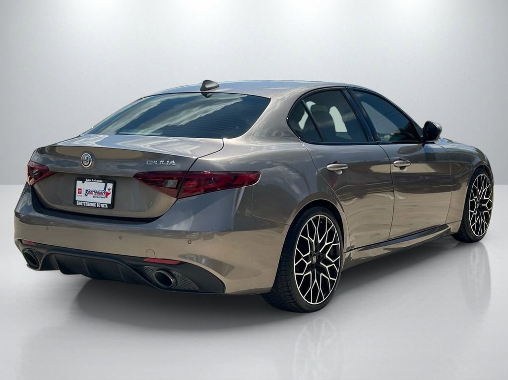 Used 2019 Alfa Romeo Giulia Ti Sport w/ Quick Order Package 22U Sport RWD image 5