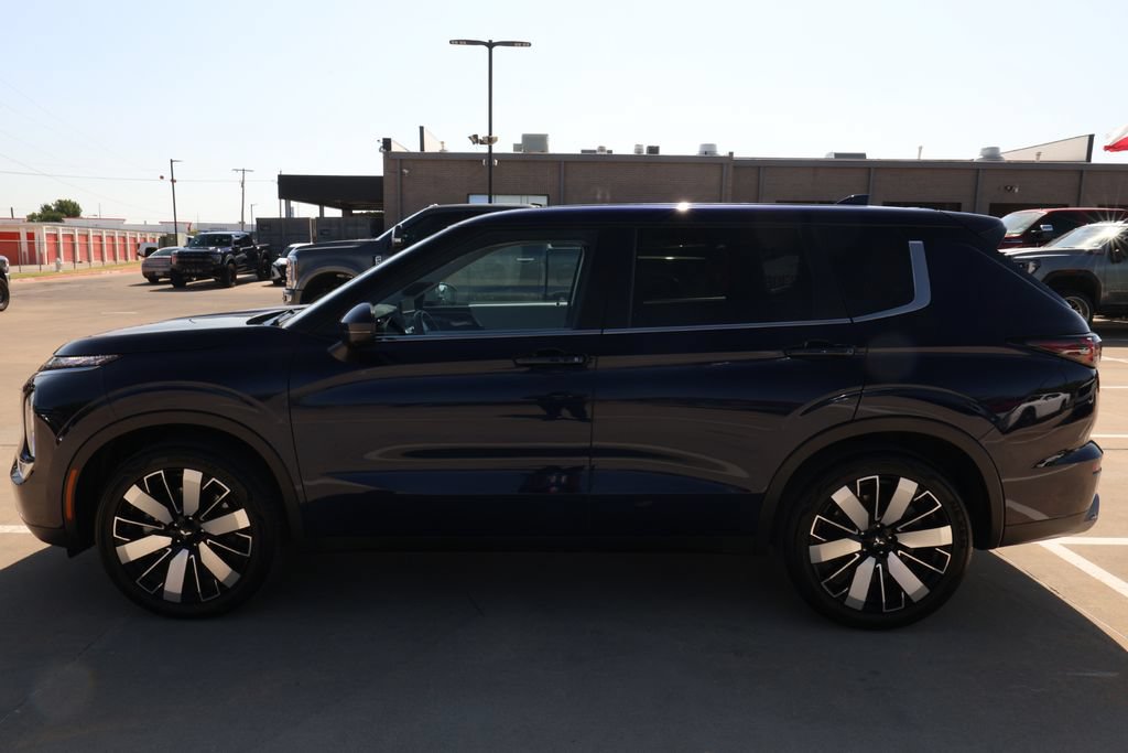 Used 2025 Mitsubishi Outlander SE FWD image 8