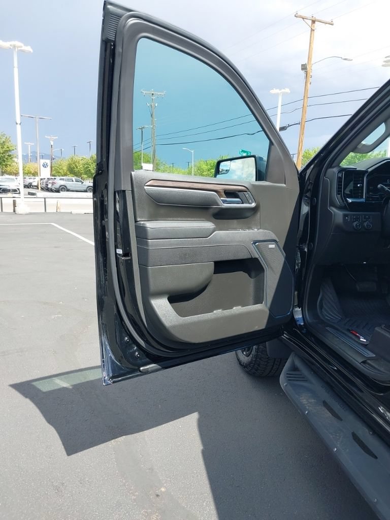 Used 2025 Chevrolet Silverado 1500 LT Trail Boss w/ Convenience Package II AWD/4WD image 5