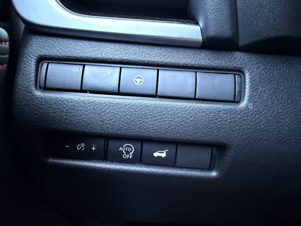 Used 2025 Nissan Rogue SV AWD/4WD image 28