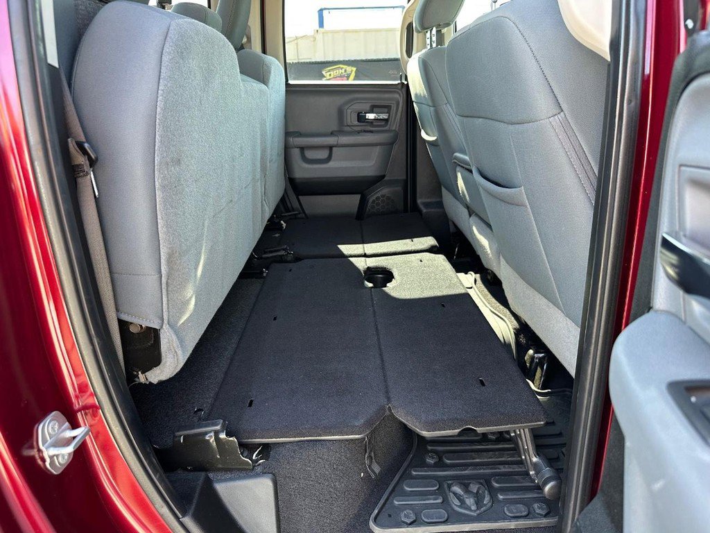 Used 2019 RAM 1500 Classic SLT image 32