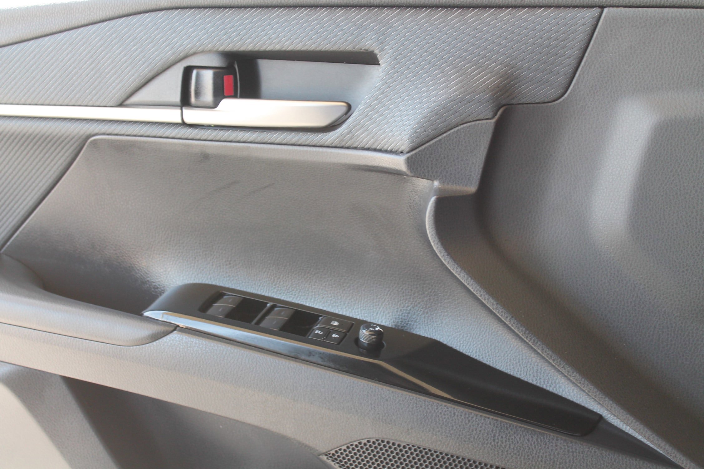 Used 2025 Toyota Camry SE FWD image 13