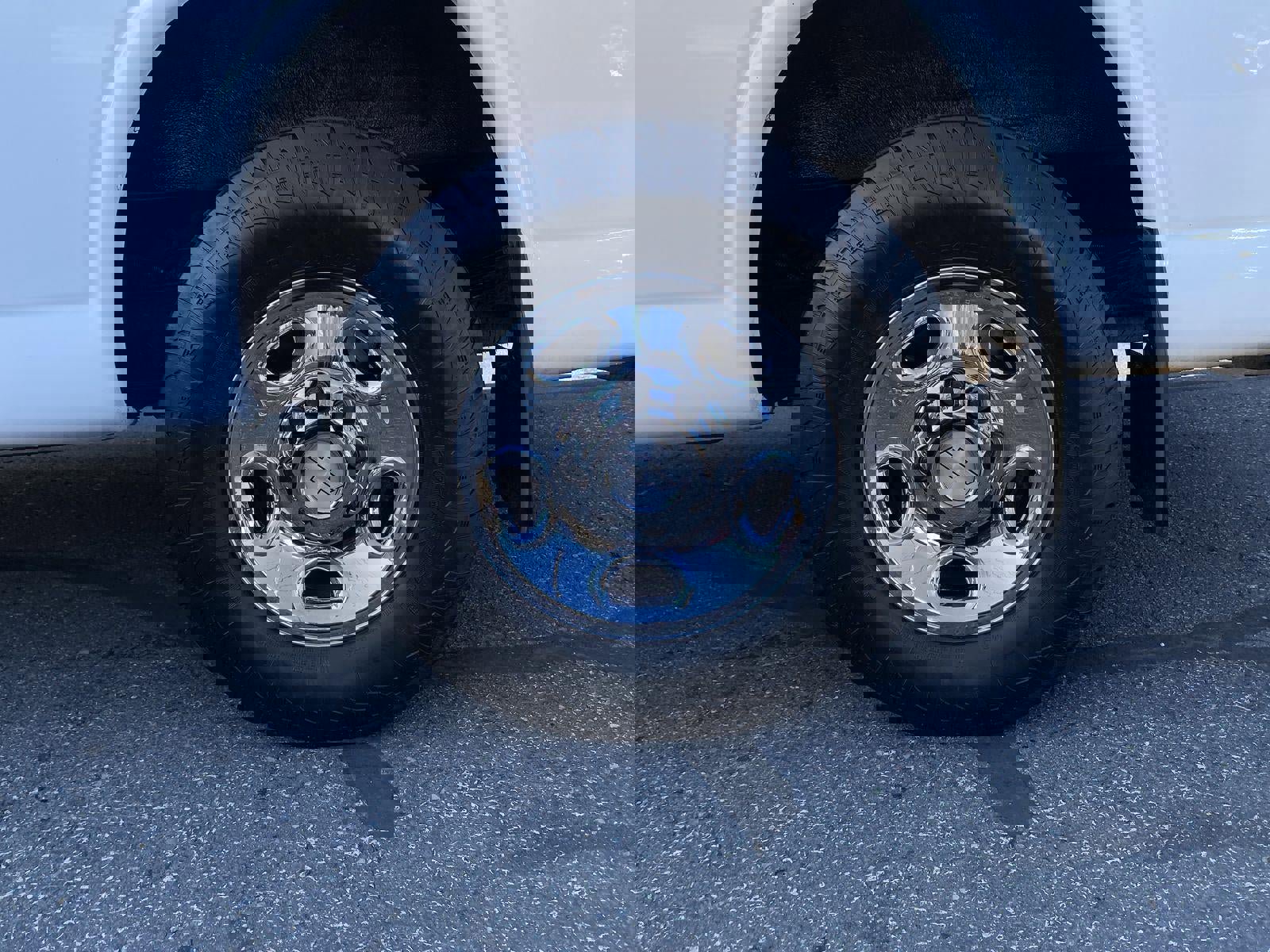 Used 2018 Chevrolet Express 2500 w/ Driver Convenience Package image 23