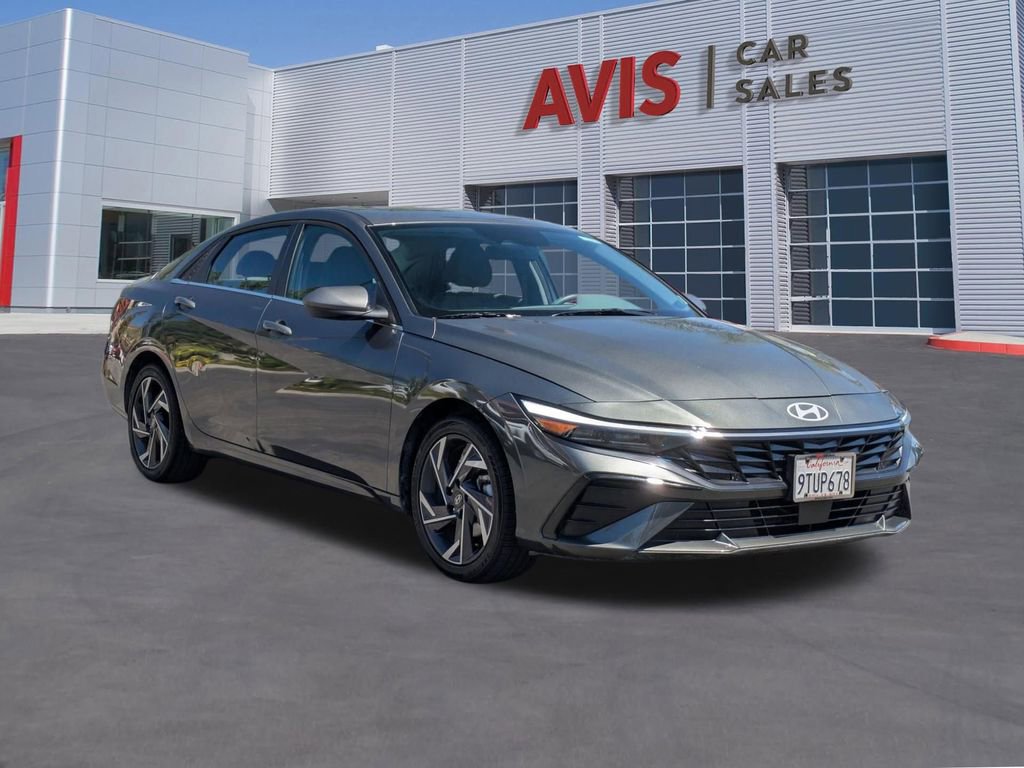 Used 2025 Hyundai Elantra SEL FWD image 3