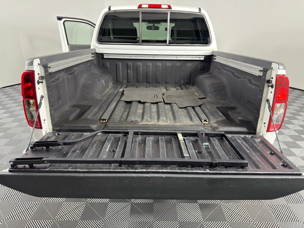 Used 2019 Nissan Frontier SL image 18