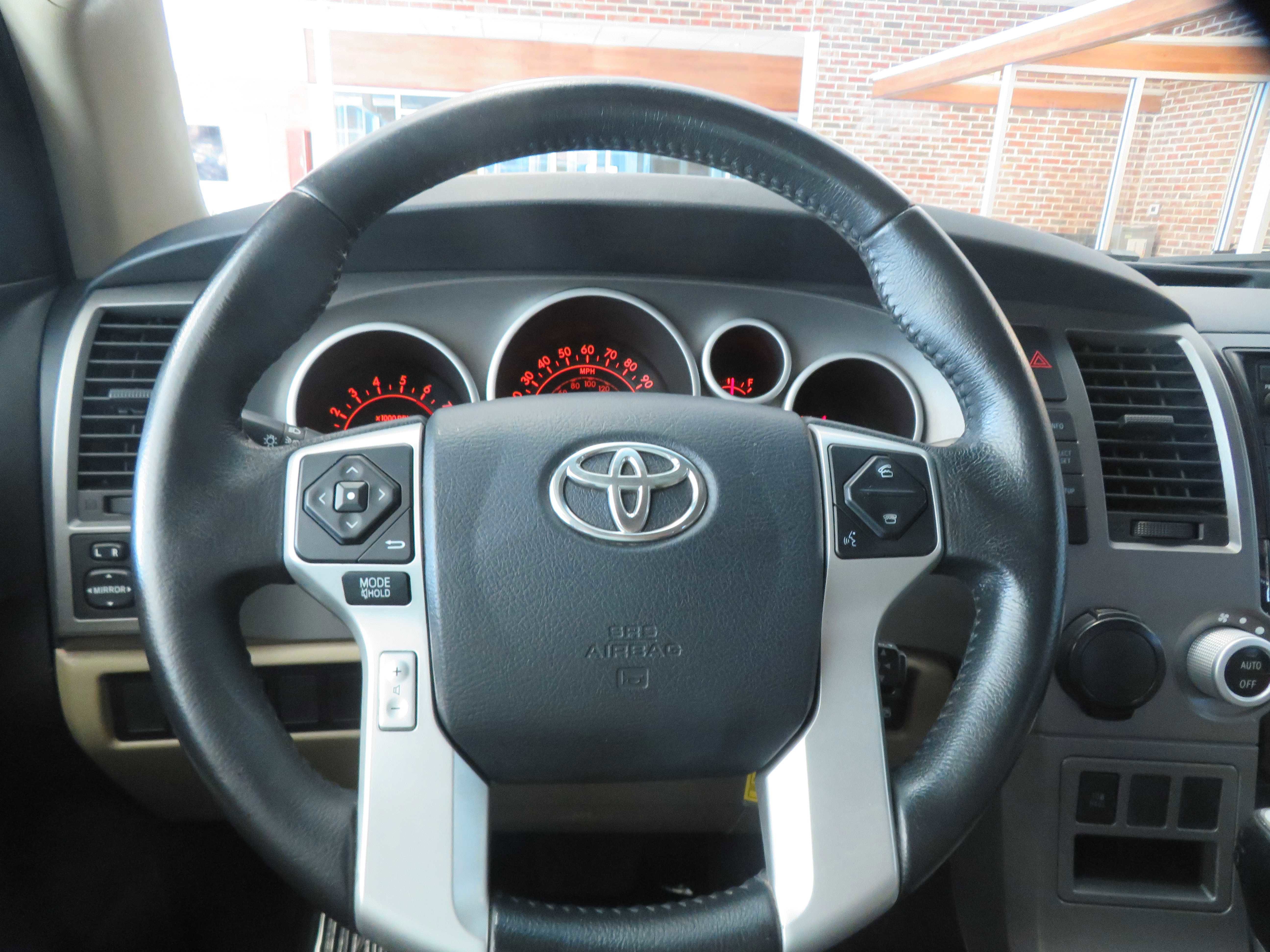 Used 2015 Toyota Sequoia SR5 w/ Premium Package image 31