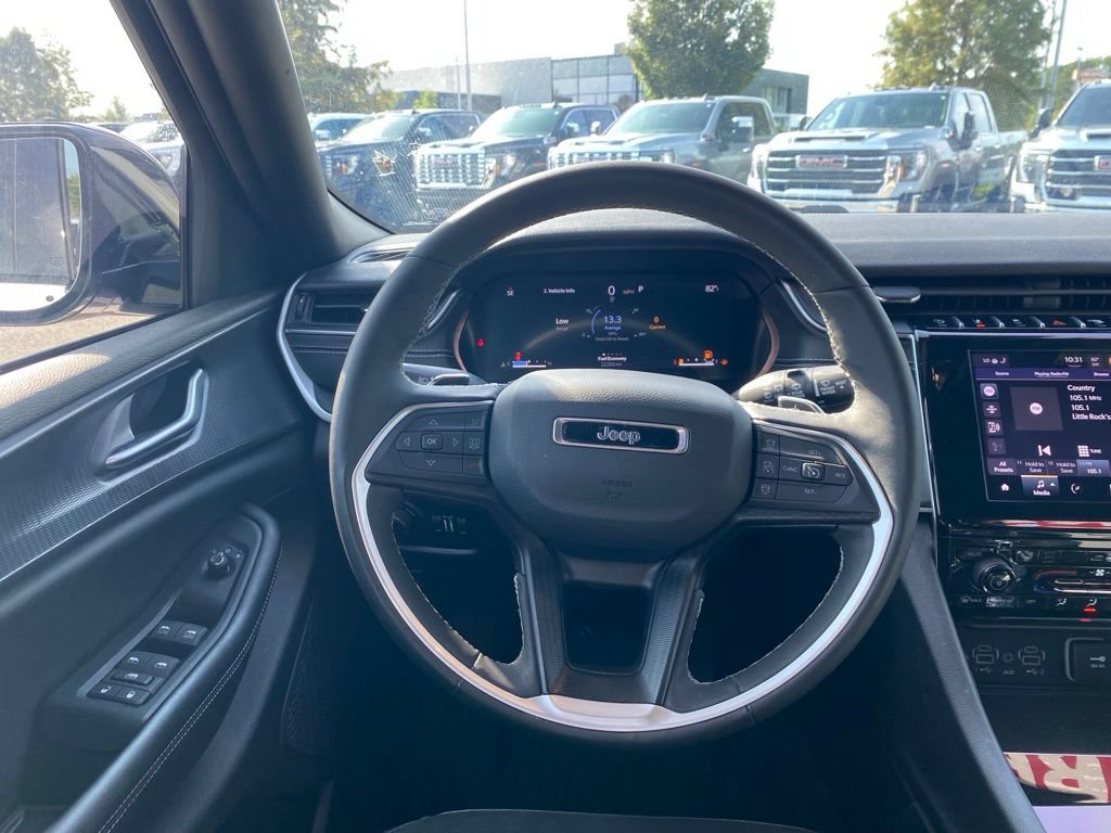 Used 2024 Jeep Grand Cherokee Altitude AWD/4WD image 27