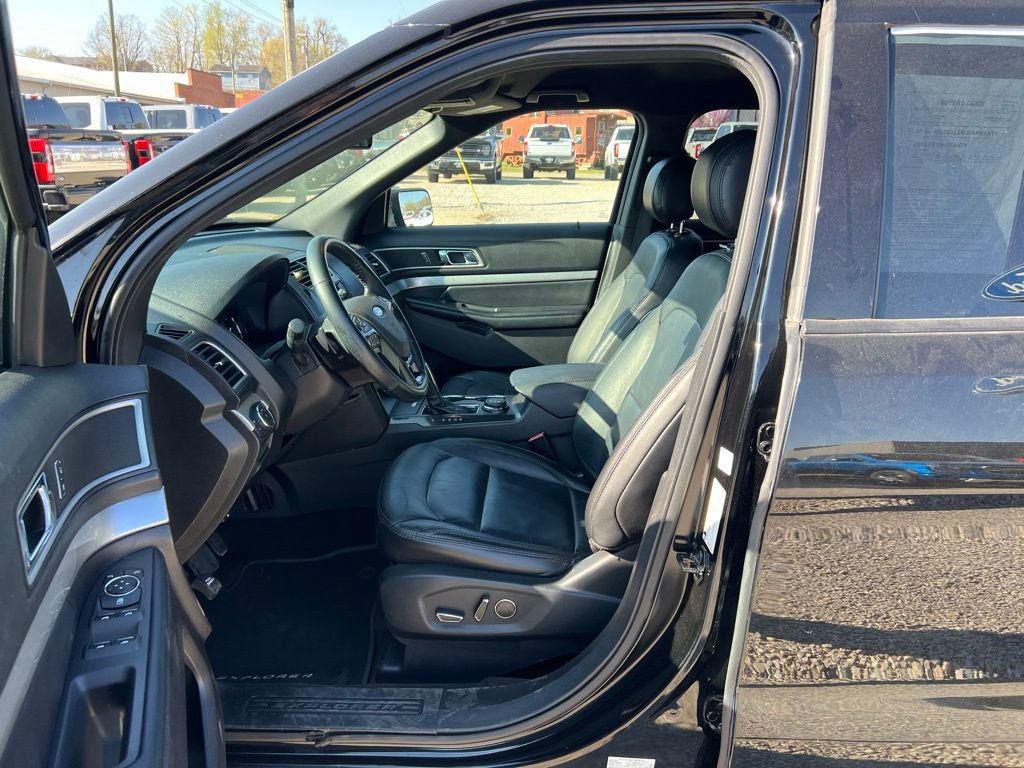 Used 2017 Ford Explorer XLT w/ Equipment Group 202A image 12