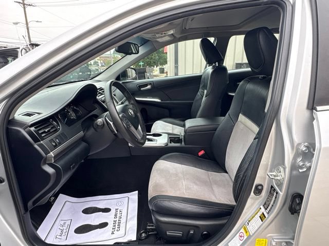 Used 2013 Toyota Camry SE w/ Leather Pkg FWD image 12