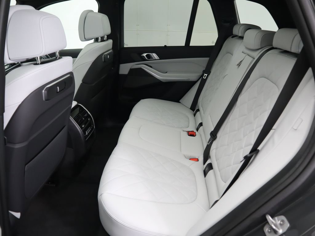 Used 2026 BMW X5 sDrive40i w/ Climate Comfort Package image 23