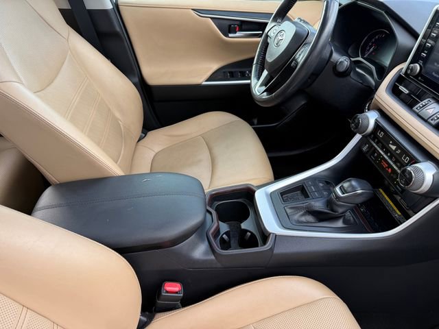 Used 2020 Toyota RAV4 Limited image 24