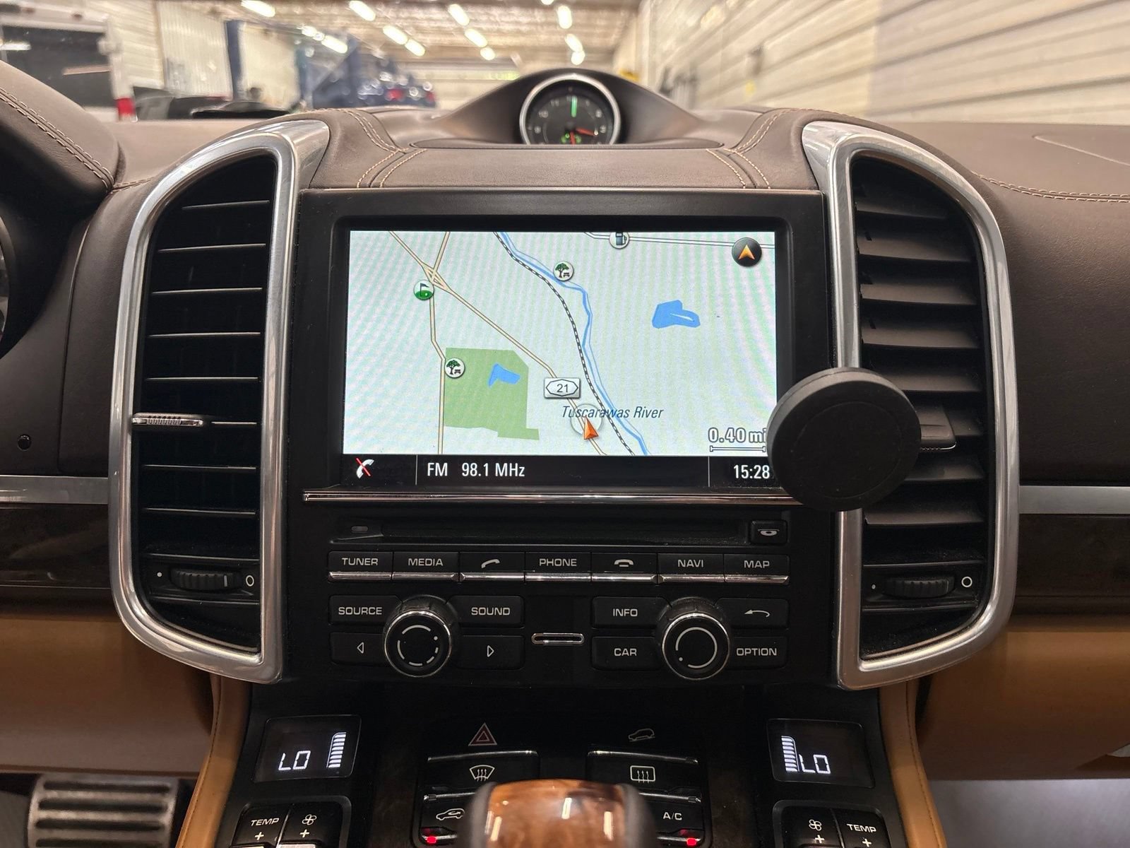 Used 2015 Porsche Cayenne Turbo AWD/4WD image 18