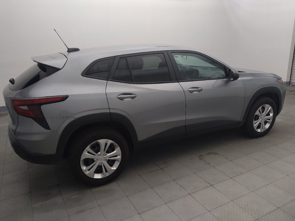 Used 2025 Chevrolet Trax LS FWD image 10