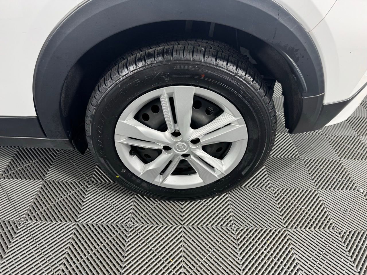 Used 2024 Nissan Kicks S image 30