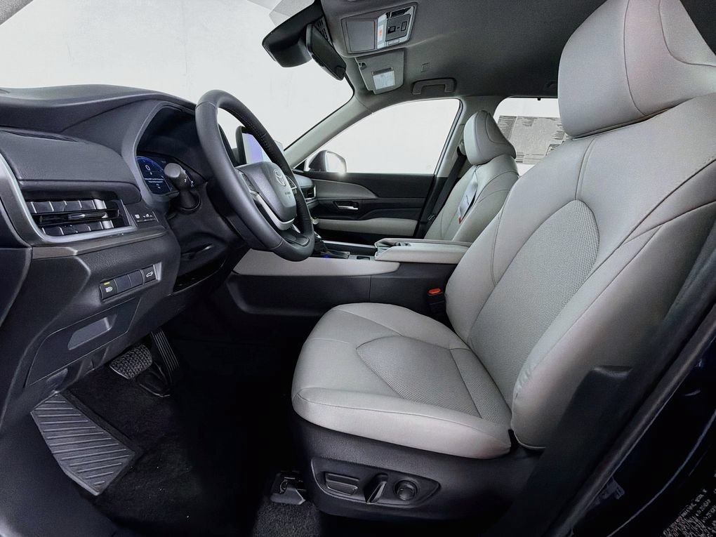 New 2026 Toyota Grand Highlander FWD image 11