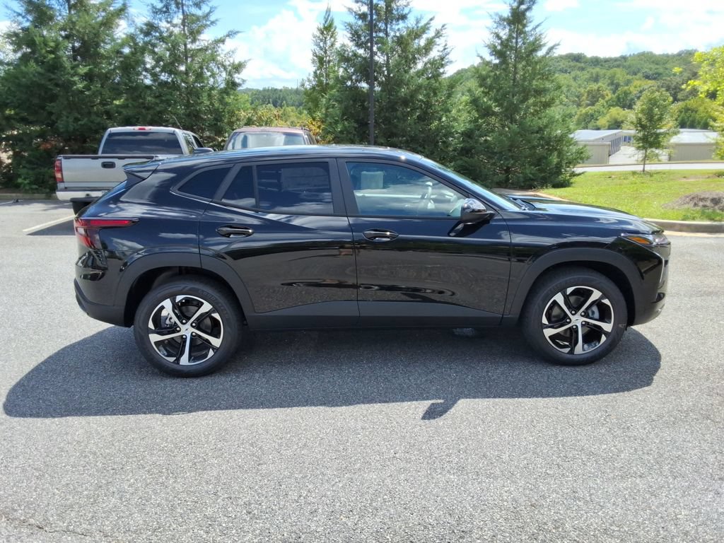New 2026 Chevrolet Trax RS w/ Sunroof Package FWD image 4