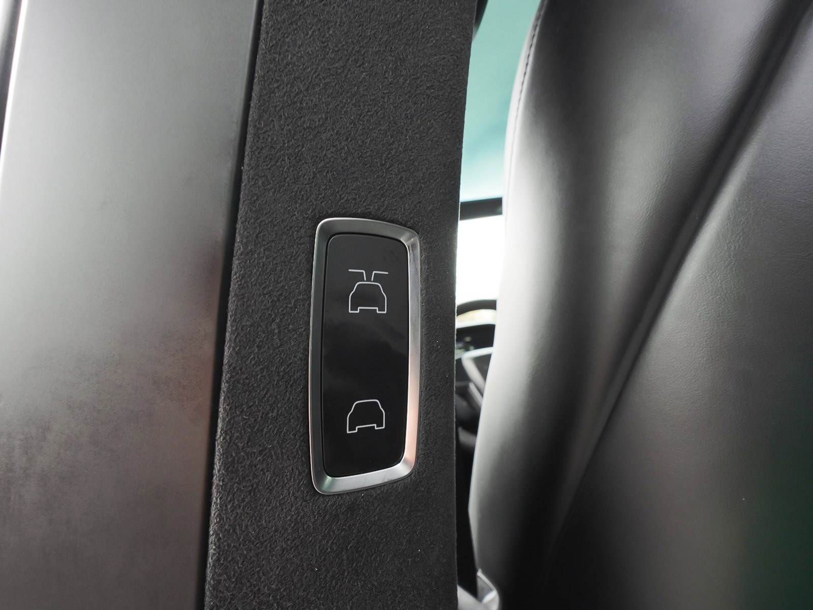 Used 2024 Tesla Model X image 16