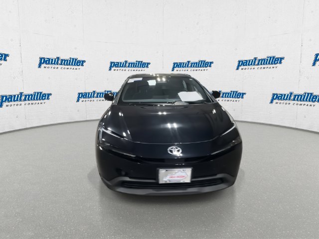 Used 2025 Toyota Prius LE FWD image 3