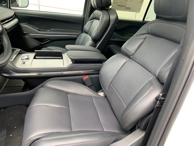 New 2026 Lincoln Navigator Reserve w/ Jet Appearance Package AWD/4WD image 16